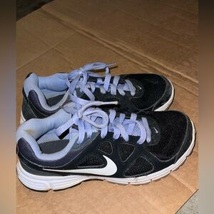 Nike Revolution Sneakers! Nike Tennis Shoes!